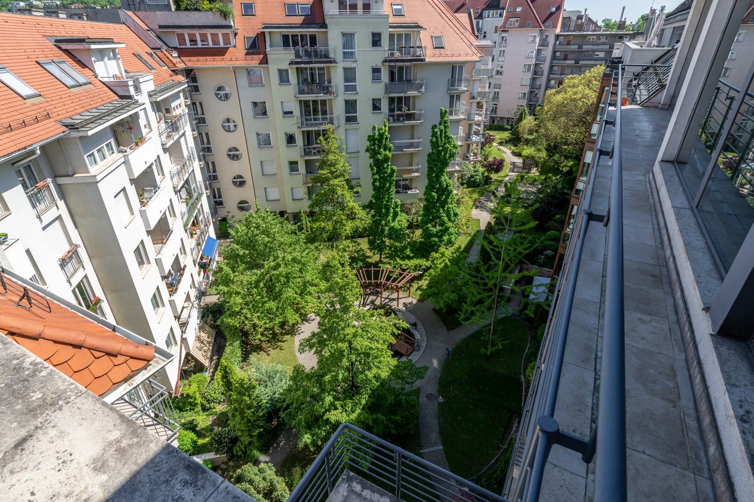 zsoltudvar-irodahaz-iroda-kiado-buda-004